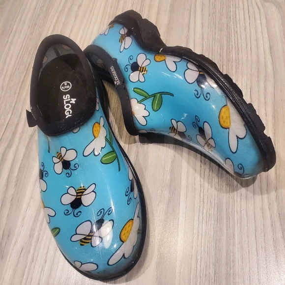 SLOGGERS Size 6 Garden Clogs Slip-On Aqua Blue Yard Rainwear Bumble Bee Floral - Picture 2 of 4